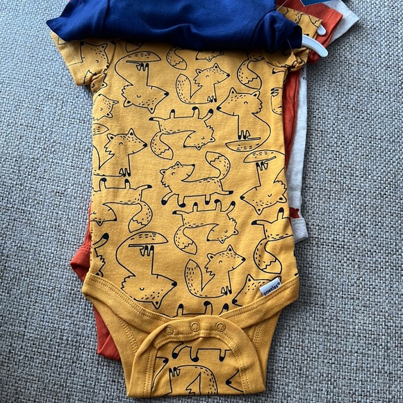 SOLD Gerber 3-6M Bodysuit Gift Set - Picture 2 of 7